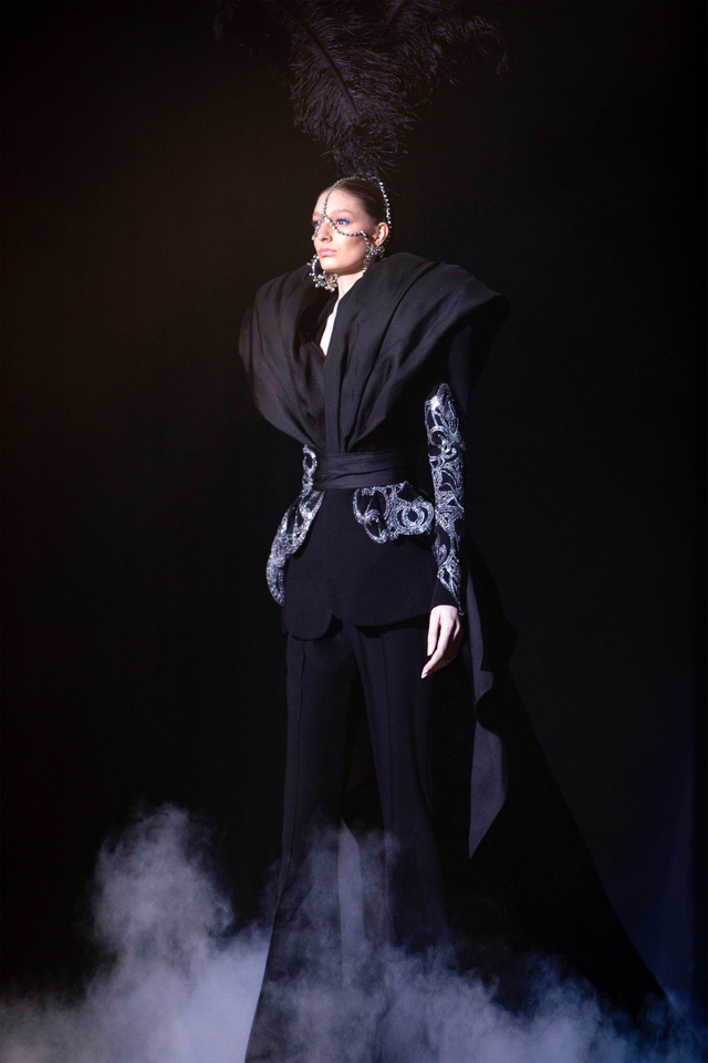 BST Haute Couture Xuân Hè của Elie Saab: nhà hát của giấc mơ - Ảnh 4.