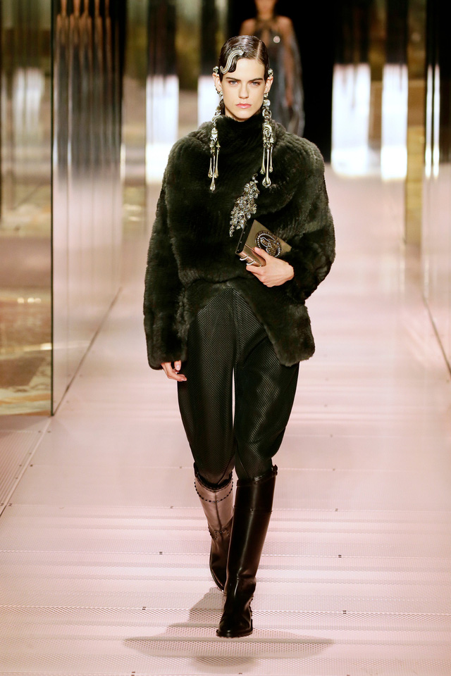 BST Haute Couture Xuân Hè 2021 của Fendi: những nữ thần cổ điển - Ảnh 5.