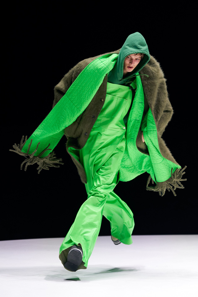 BST Thu &ndash; Đ&ocirc;ng 2021 của Kenzo: sự tự do đầy m&agrave;u sắc - Ảnh 7.