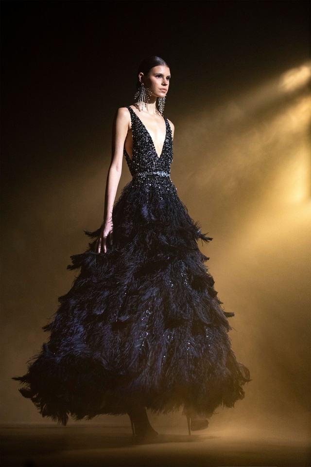 BST Haute Couture Xuân Hè của Elie Saab: nhà hát của giấc mơ - Ảnh 2.