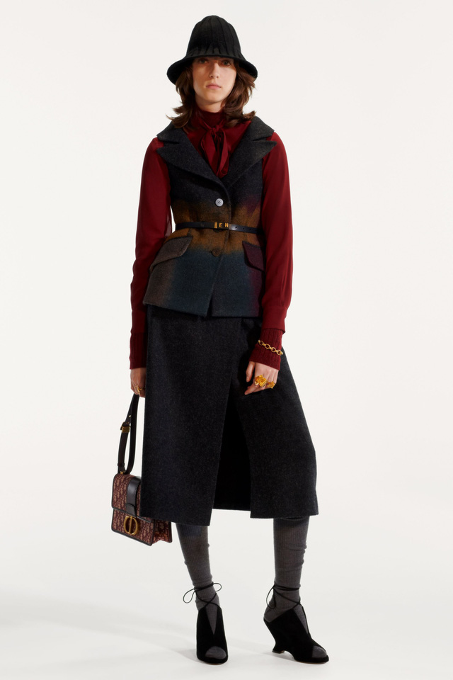 BST pre-fall 2019 của Christian Dior: những quý cô kiêu kỳ - Ảnh 3.