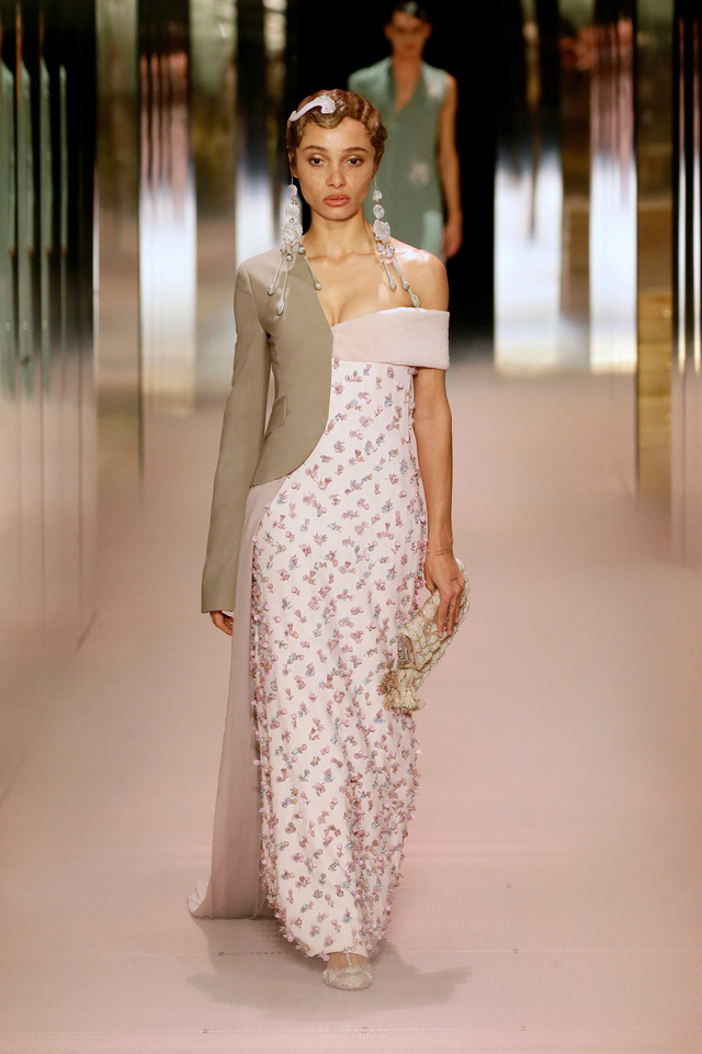BST Haute Couture Xuân Hè 2021 của Fendi: những nữ thần cổ điển - Ảnh 14.