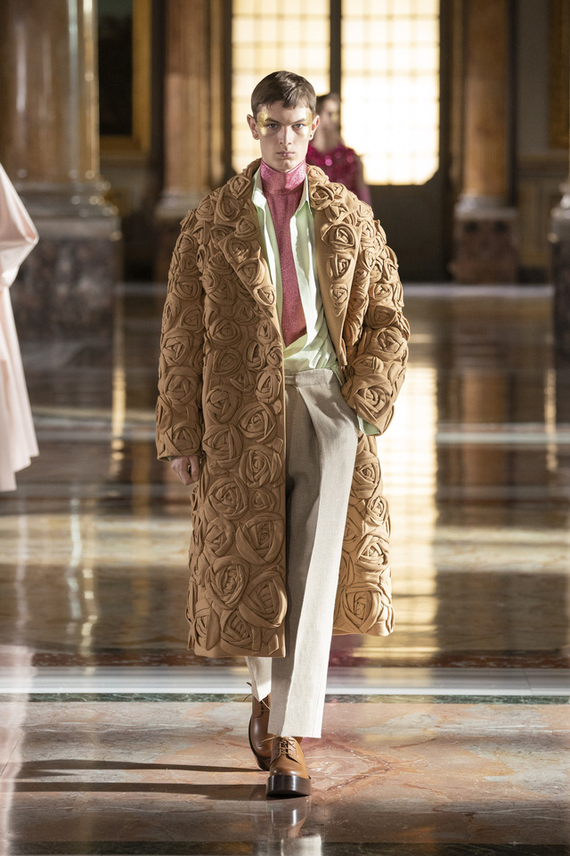 BST Haute Couture 2021 của Valentino: lần đầu tiên có trang phục cho nam giới - Ảnh 14.