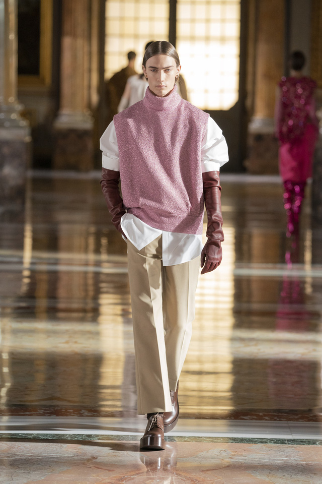 BST Haute Couture 2021 của Valentino: lần đầu tiên có trang phục cho nam giới - Ảnh 13.