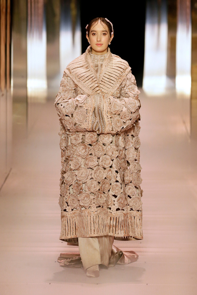BST Haute Couture Xuân Hè 2021 của Fendi: những nữ thần cổ điển - Ảnh 7.