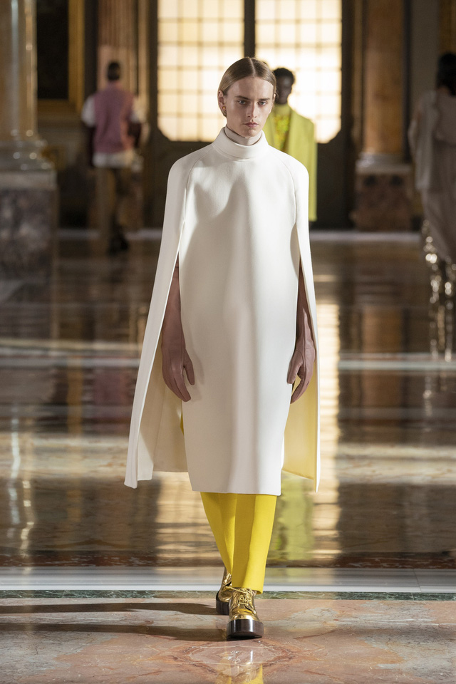 BST Haute Couture 2021 của Valentino: lần đầu tiên có trang phục cho nam giới - Ảnh 4.