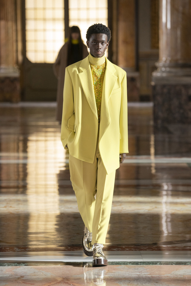 BST Haute Couture 2021 của Valentino: lần đầu tiên có trang phục cho nam giới - Ảnh 12.