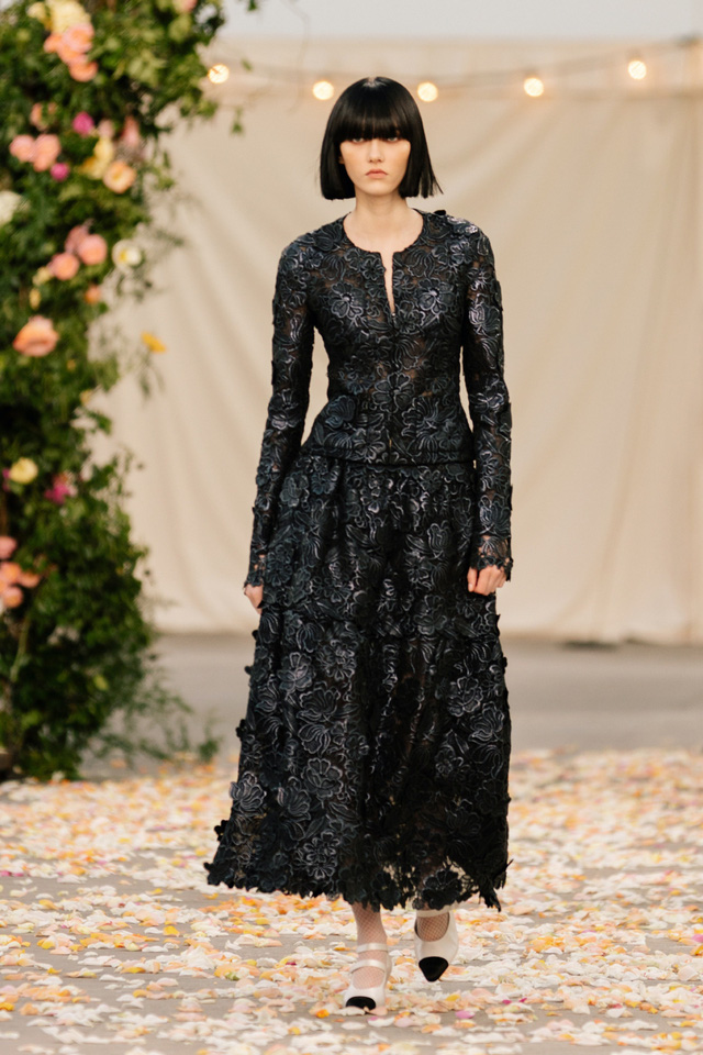 BST Xuân Hè 2021 của Chanel: vẻ thoải mái xa xỉ của thời kỳ giãn cách - Ảnh 11.