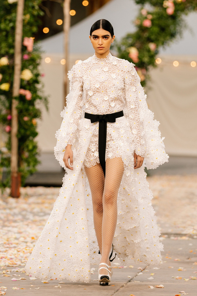 BST Xuân Hè 2021 của Chanel: vẻ thoải mái xa xỉ của thời kỳ giãn cách - Ảnh 12.