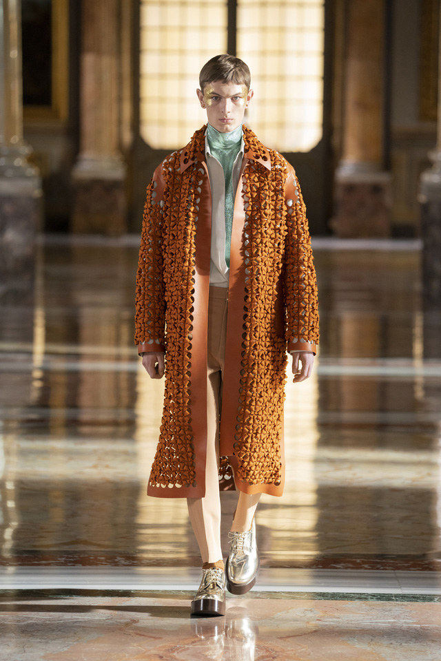 BST Haute Couture 2021 của Valentino: lần đầu tiên có trang phục cho nam giới - Ảnh 11.