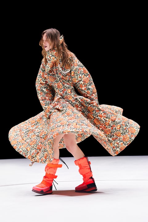 BST Thu – Đông 2021 của Kenzo: sự tự do đầy màu sắc - Ảnh 5.