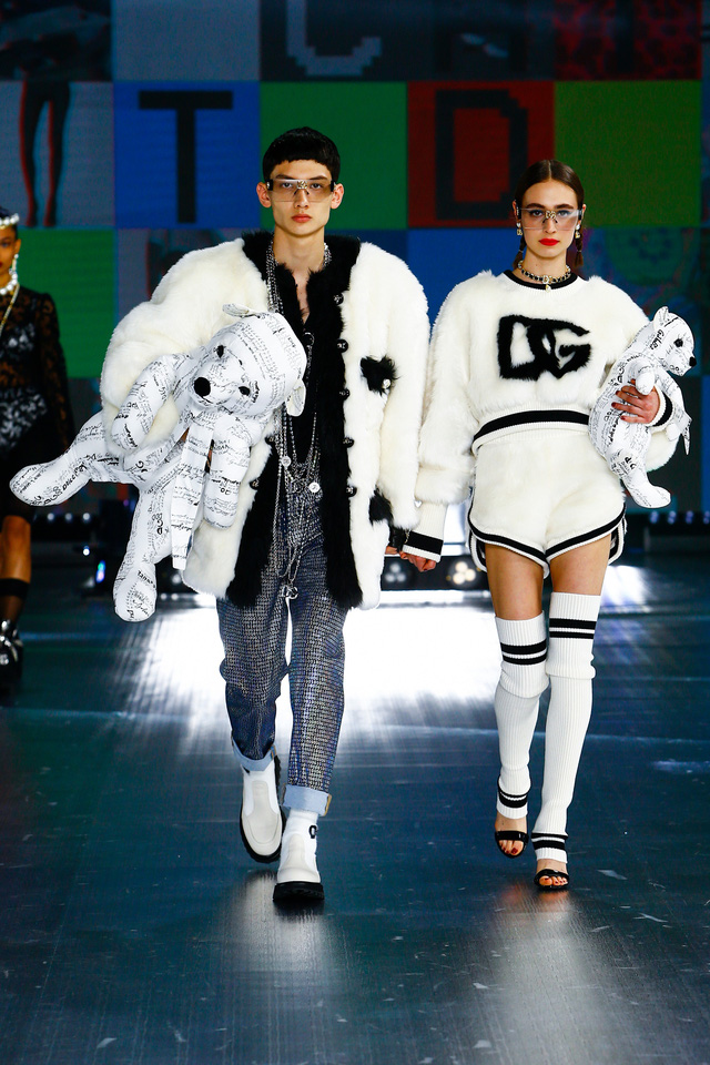 BST Thu – Đông 2021 của Dolce & Gabbana: những đứa trẻ công nghệ - Ảnh 14.