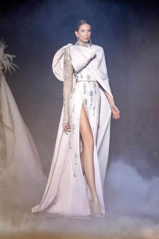 BST Haute Couture Xuân Hè của Elie Saab: nhà hát của giấc mơ - Ảnh 12.