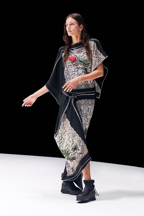 BST Thu – Đông 2021 của Kenzo: sự tự do đầy màu sắc - Ảnh 2.
