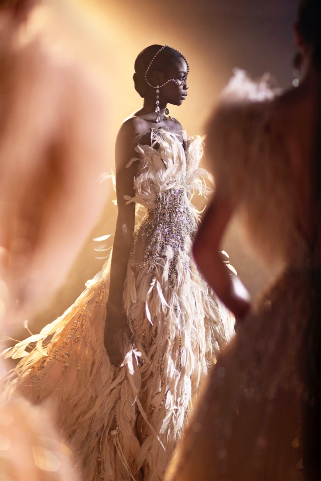 BST Haute Couture Xuân Hè của Elie Saab: nhà hát của giấc mơ - Ảnh 11.