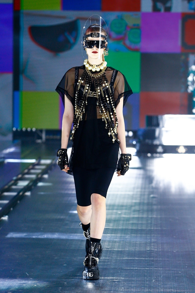 BST Thu – Đông 2021 của Dolce & Gabbana: những đứa trẻ công nghệ - Ảnh 11.