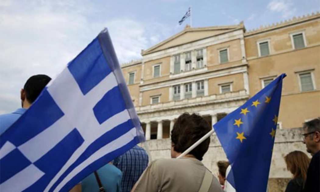 Người biểu tình ủng hộ EU ở Athens ngày 30/6/2015 - Ảnh: Reuters.