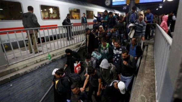 Đức bất ngờ đóng cửa biên giới với người di cư