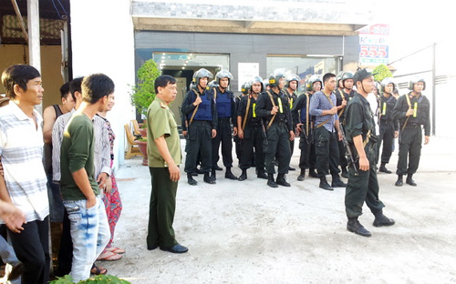 Cảnh sát cơ động tại hiện trường vụ việc - Ảnh: Tuổi Trẻ.<br>