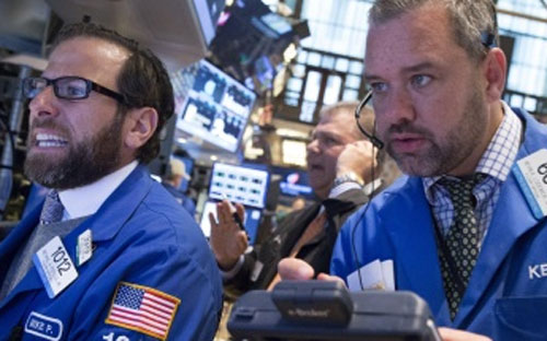 Phiên giảm điểm đầy kịch tính&nbsp; này ở Phố Wall nối dài đà sụt giảm của thị trường của những ngày giao dịch trước đó - Ảnh: Reuters.<br>