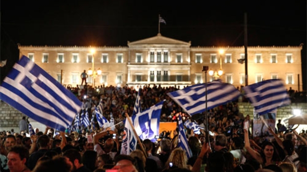 Bỏ phiếu chống, người Hy Lạp đặt một chân khỏi Eurozone