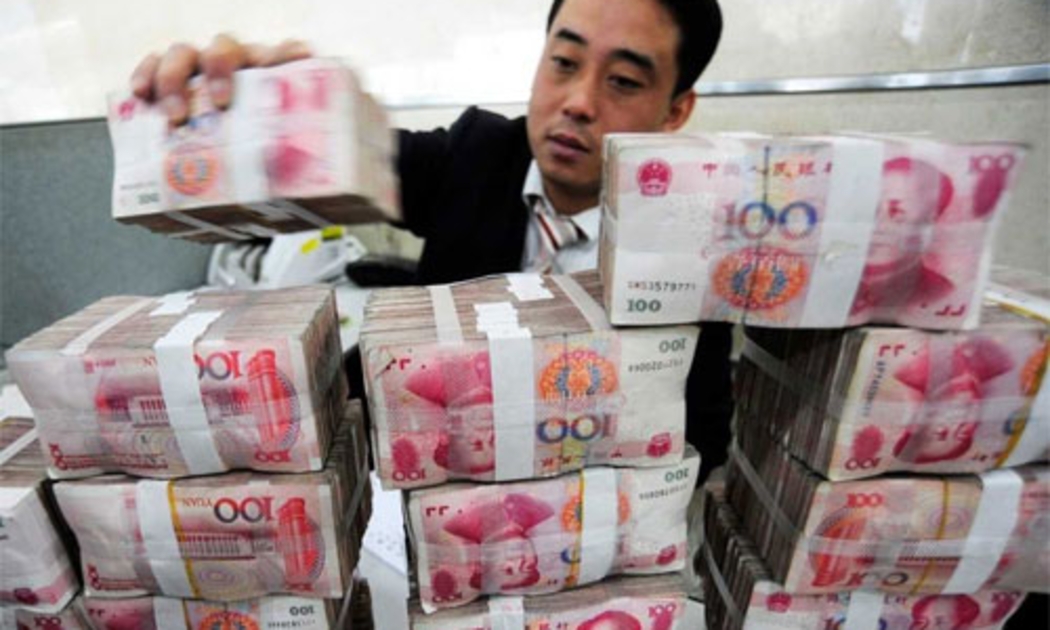 Nhân dân tệ bị phá giá sâu khiến các doanh 
nghiệp Trung Quốc vay nợ bằng ngoại tệ sẽ phải mất nhiều tiền hơn để đổi sang tiền nước ngoài phục vụ cho việc trả nợ.