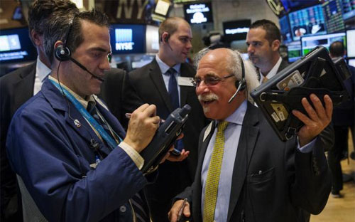 Các chỉ số ở Phố Wall tiếp tục có thêm một phiên giằng co mạnh, nhưng đã
 tăng điểm thành công vào cuối ngày với sự dẫn đầu của nhóm cổ phiếu 
công nghệ - Ảnh: Reuters.<br>