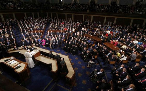 Tham dự buổi diễn thuyết của Giáo hoàng ngày 24/9 trên đồi Capitol có 500 nghị sỹ, thẩm phán và quan chức cấp cao của Mỹ - Ảnh: Reuters.<br>