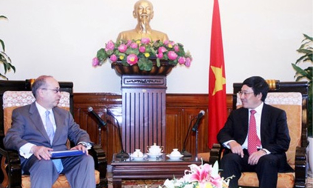 Phó thủ tướng, Bộ trưởng Bộ Ngoại giao Việt Nam Phạm Bình Minh tiếp Trợ lý Ngoại trưởng Hoa Kỳ Daniel Russel, ngày 8/5 - Ảnh: VGP/Hải Minh.