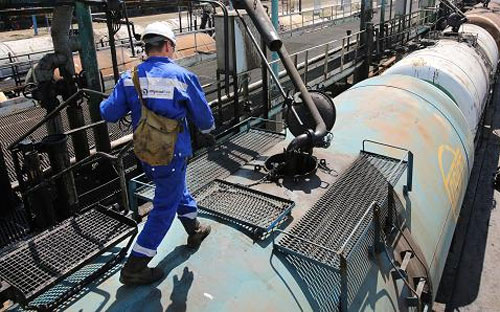 Giới phân tích cho rằng giá dầu có thể sẽ giảm sâu hơn vào ngày thứ Sáu 
tuần này khi Bộ Lao động Mỹ công bố báo cáo việc làm tháng 7 - Ảnh: CNBC/Bloomberg.<br>