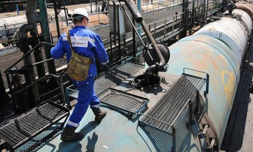 Giới phân tích cho rằng giá dầu có thể sẽ giảm sâu hơn vào ngày thứ Sáu 
tuần này khi Bộ Lao động Mỹ công bố báo cáo việc làm tháng 7 - Ảnh: CNBC/Bloomberg.<br>