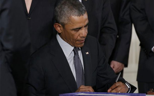 Tổng thống Mỹ Barack Obama trong lễ ký luật ngày 29/6 - Ảnh: Reuters.<br>