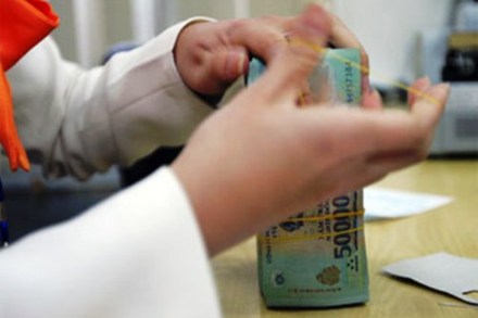 Chính phủ đã có một cơ chế quan trọng, cho phép Ngân hàng Nhà nước nắm cổ phần ngân hàng yếu kém để trực tiếp xử lý.