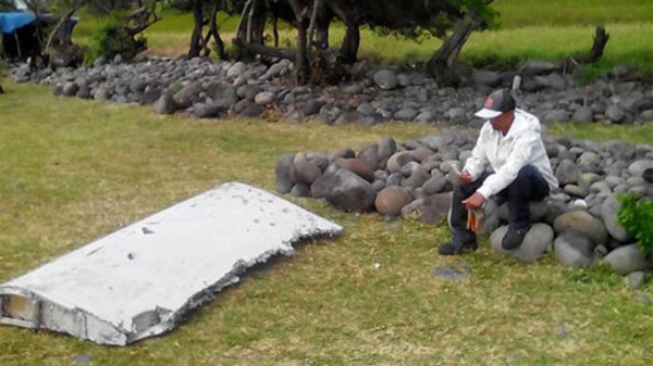 Tìm thấy mảnh vỡ nghi của chuyến bay mất tích MH370