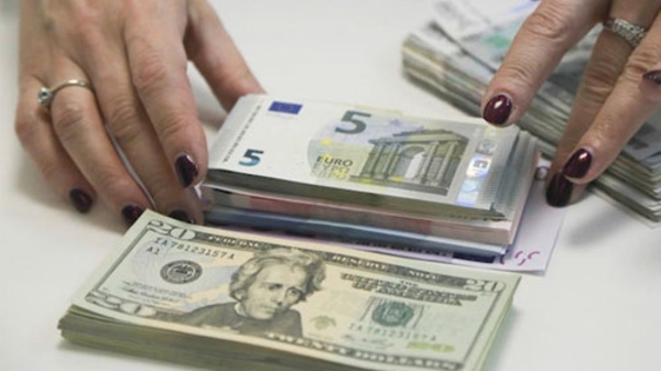 Nga ép doanh nghiệp bán ngoại tệ để cứu Rúp