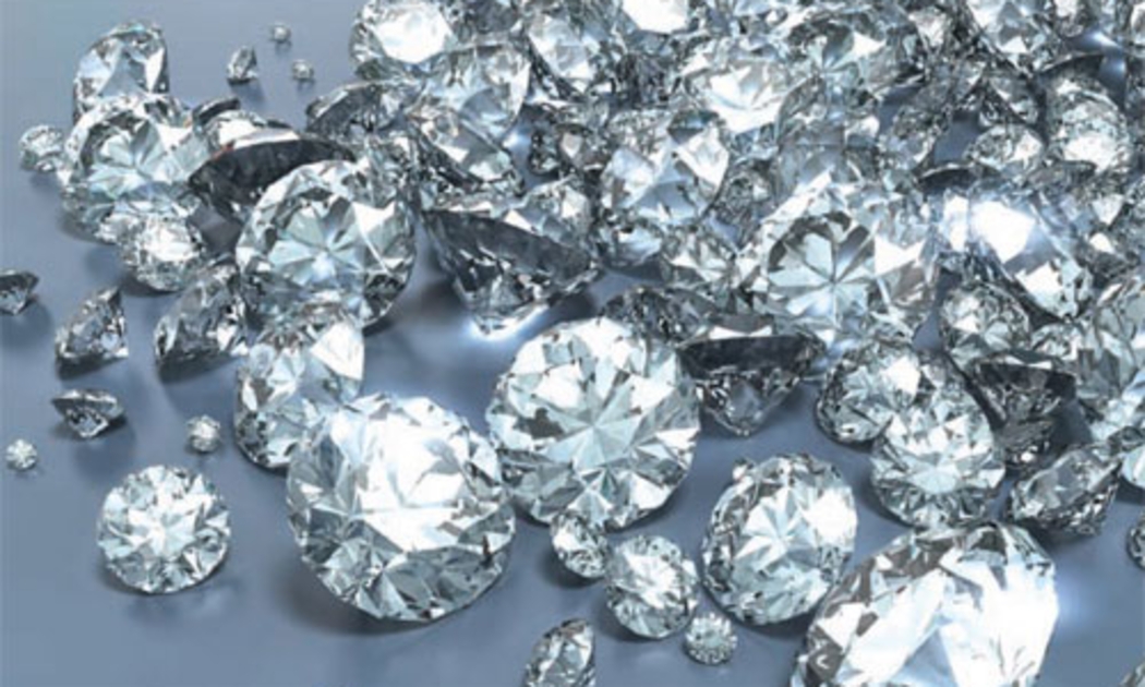  Trong vòng 12 tháng qua, giá kim cương 1 carat và 0,3 carat đã giảm tương ứng 12,9% và 29%,.