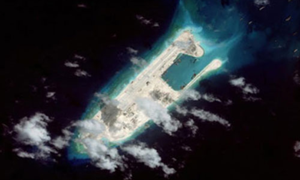 Hình ảnh bãi đá Chữ Thập do Digital Globe chụp hôm 28/6.