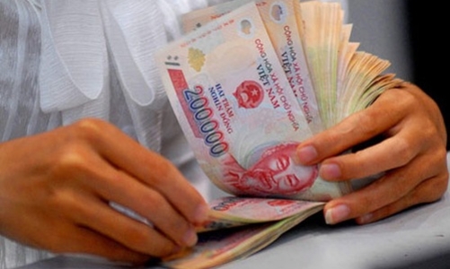 “Việt Nam cần giảm chi lương cho cán bộ khu vực công”