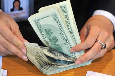 Những tháng đầu năm, tăng trưởng tín dụng ngoại tệ liên tiếp tăng cao. 
Doanh nghiệp vay USD lãi suất rất thấp, rẻ hơn nhiều so với vay VND, lại
 được bảo đảm hạn chế rủi ro tỷ giá.