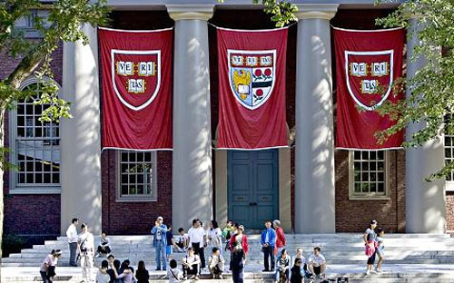 Bên trong khuôn viên của Đại học Harvard, Massachusetts, Mỹ - Ảnh: Bloomberg/Getty.<br>