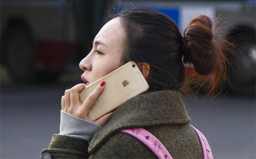 Mức giá trung bình toàn cầu của một chiếc iPhone trong năm ngoái là 624 
USD, so với mức 185 USD của điện thoại chạy hệ điều hành Android - Ảnh: EPA.<br>