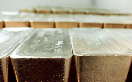 Vàng hiện vẫn chiếm một tỷ trọng lớn trong dự trữ của các ngân hàng trung ương trên toàn cầu - Ảnh: Bloomberg.<br>