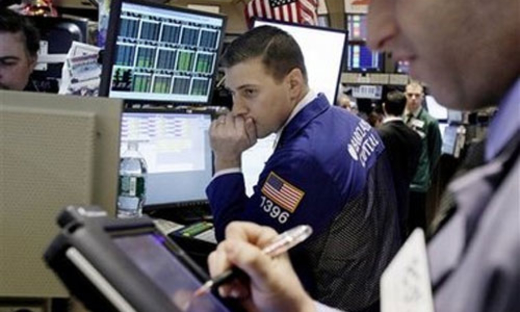 Tại thị trường Phố Wall, chỉ số công nghiệp Dow Jones mất 1,2%, còn 17.402,84 điểm.