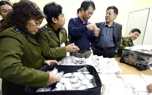  Theo đánh giá của Chính phủ, công tác chống buôn lậu, gian lận thương mại và hàng giả chưa tạo được 
chuyển biến căn bản; tình hình buôn lậu, vận chuyển trái phép hàng hóa 
qua biên giới, gian lận thương mại và hàng giả vẫn diễn biến phức tạp - Ảnh minh hoạ.<br>