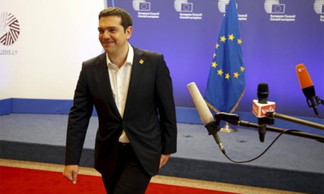 Thủ tướng Hy Lạp Alexis Tsipras trước khi tham dự hội nghị thượng đỉnh EU ngày 22/6 tại Brussels - Ảnh: Reuters.