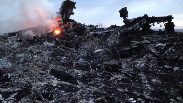 Hiện trường vụ máy bay Malaysia rơi tại Ukraine