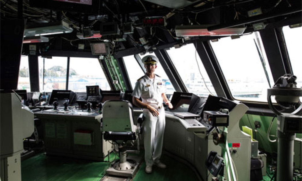 Ông Rich Jarrett, chỉ huy trưởng tàu USS Fort Worth của Mỹ - Ảnh: Bloomberg.<br>