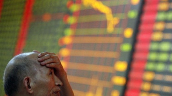 Giới đầu tư bán tháo, chứng khoán Trung Quốc rớt 8,5%