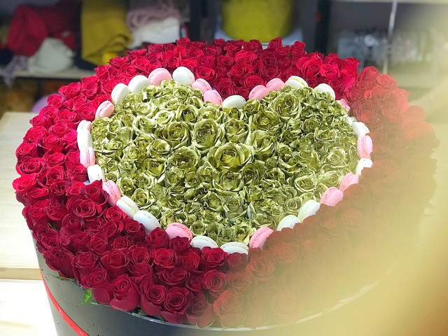 Bó hoa khủng ngày 8/3 - Ảnh 1.