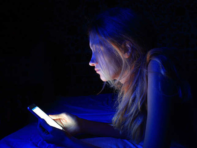 Cảnh báo nguy cơ từ đèn LED đối với sức khỏe - Ảnh 2.